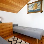 Διαμέρισμα Miriada 16 *